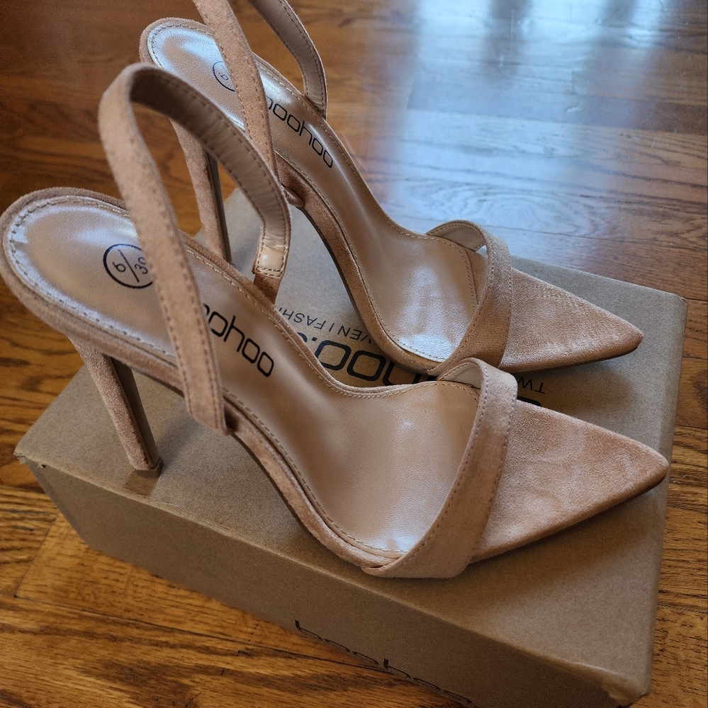 Pointed toe slingback